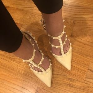 Valentino Garavani Rockstud Leather Pump!! Ivory!!